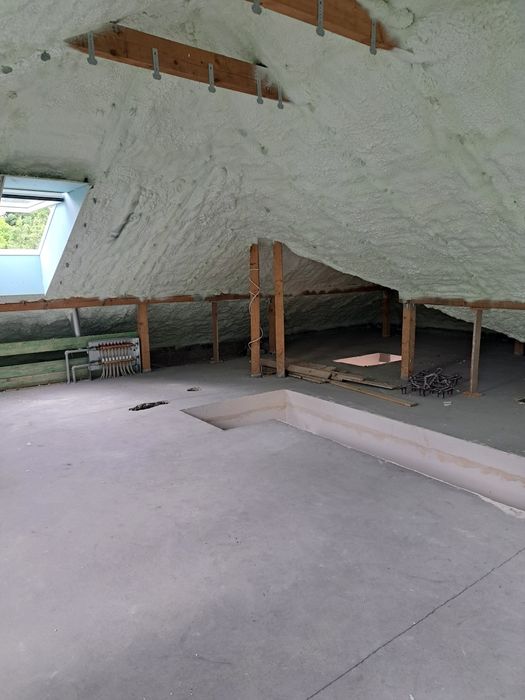 Ocieplanie pianką pur poddasza stropy dachy Ocieplenie pianą izolacja