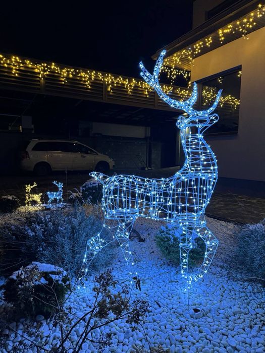 Кінь, фігура новорічна. Олень новорічний, сани, яскраві подарунки