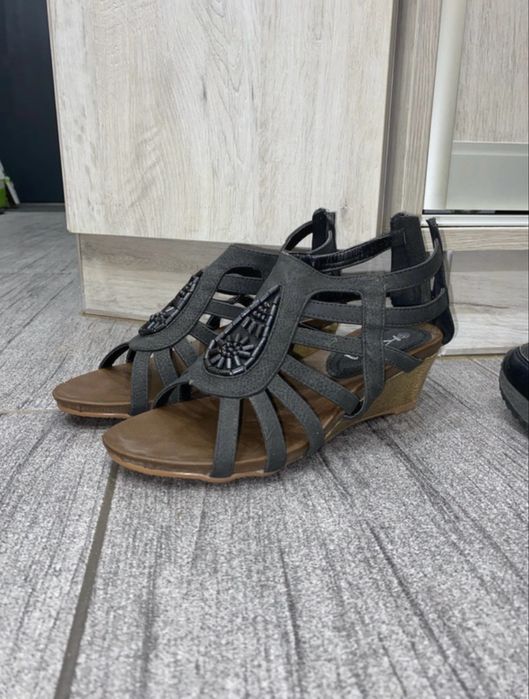 Sandały na koturnie K&M