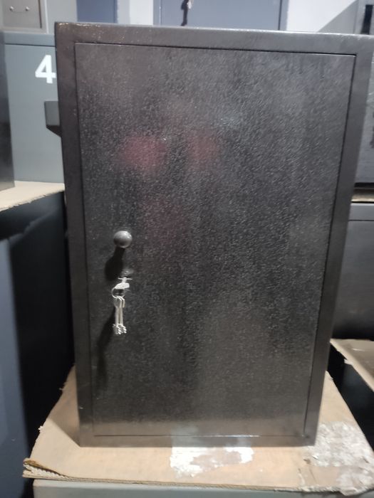 Продаю б.у сейф(большой выбор)