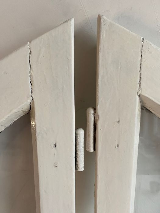 Stare drewniane skrzydła okienne łukowe