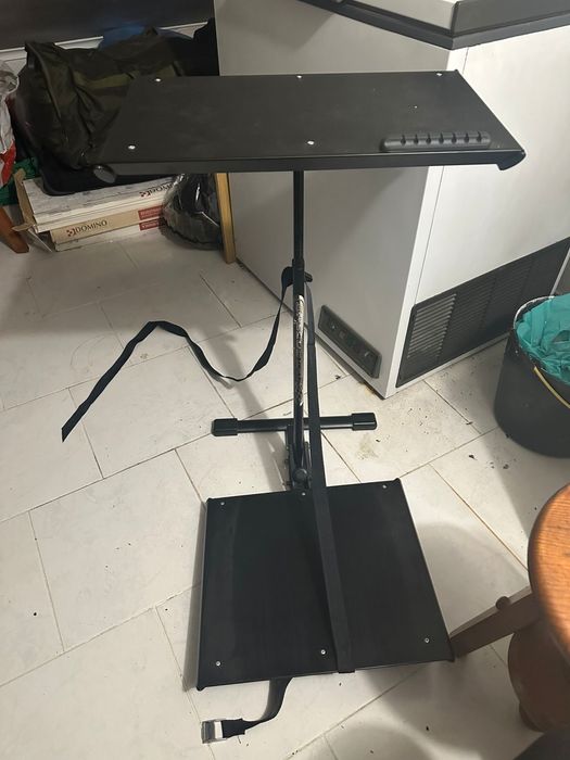 Suporte para volante e pedais