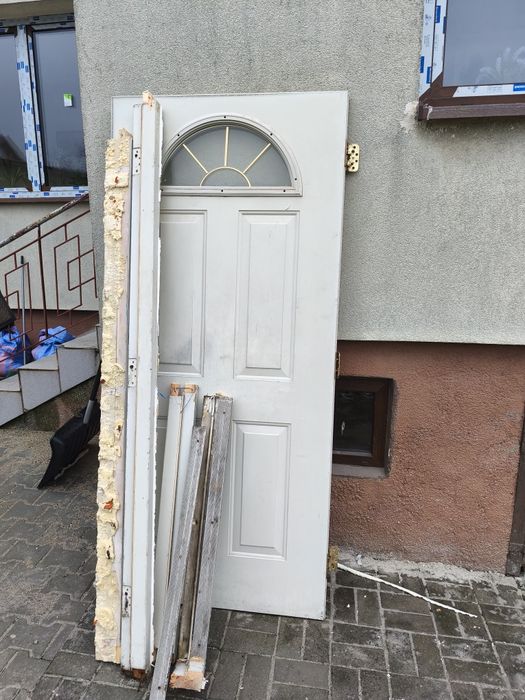 Drzwi zewnętrzne białe
