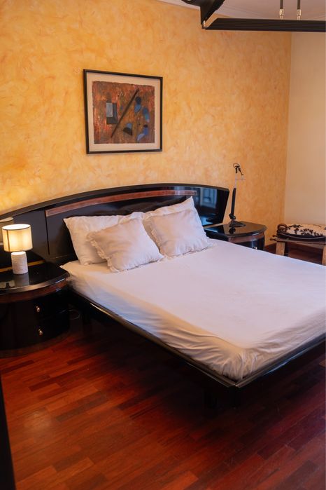 Cama de Casal em madeira escura