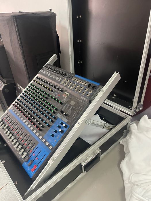 Mesa Mistura Yamaha + Hard Case / 16 canais (como nova)