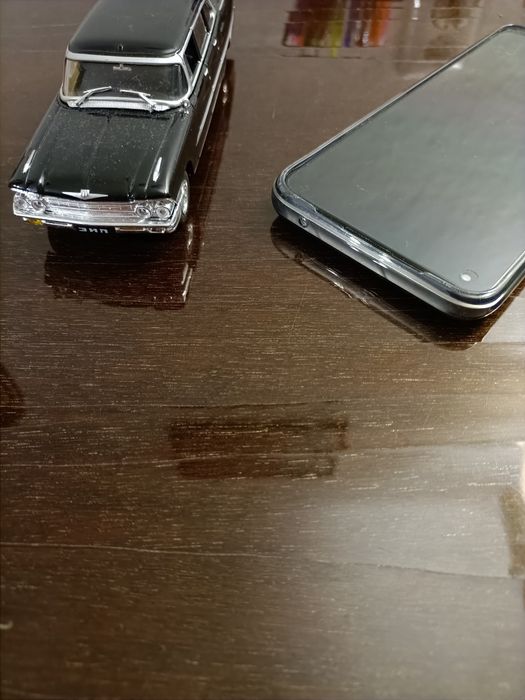 Realme 8 металевий корпус