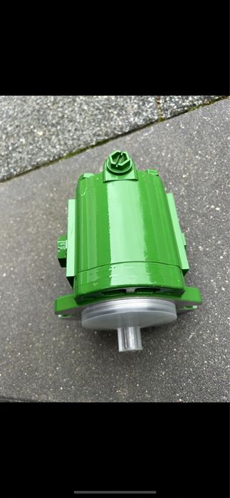 Pompa hydrauliczna John deere nowa AXE84721