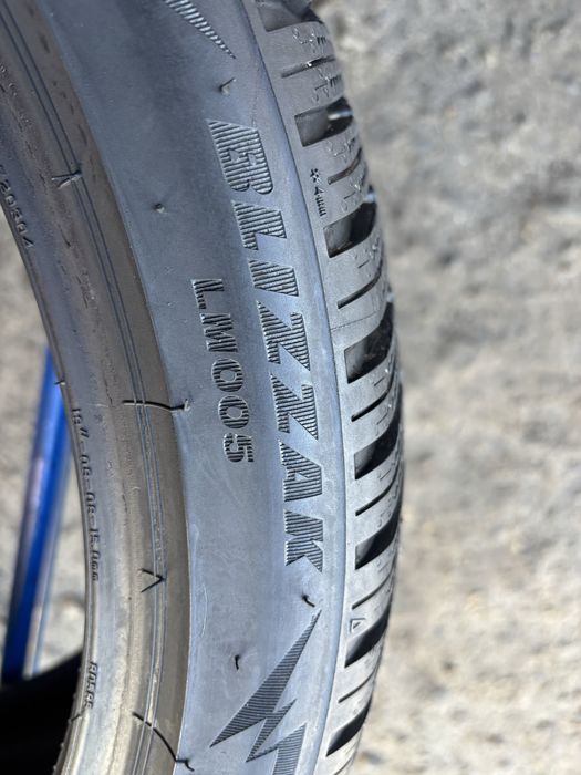 235/40/19 R19 Brigestone Blizzak LM005 зима 1 шт