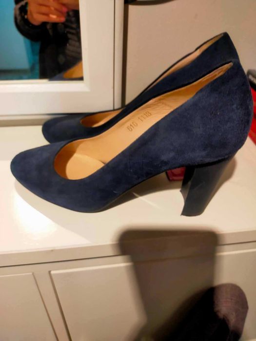 Zamszowe czółenka, na słupku Vanessa, 39