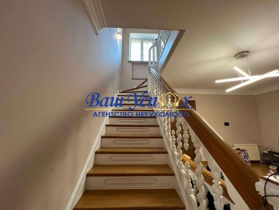 Продажа дома в Золотых Воротах с выходом на реку .Козин