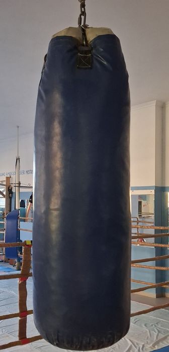 Equipamento e material desportivo  vestuário  novo  luvas e caneleiras