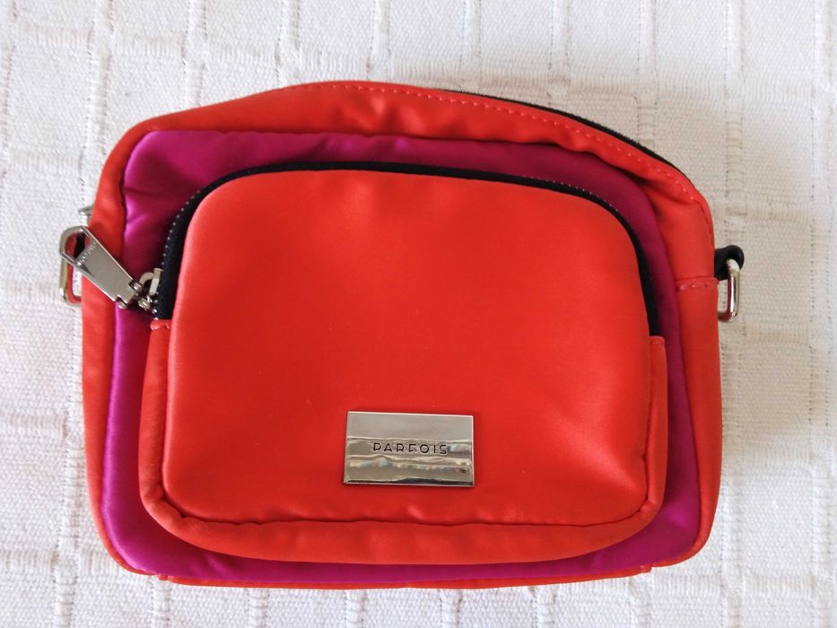 Bolsa Vermelha e Cor de Rosa Parfois