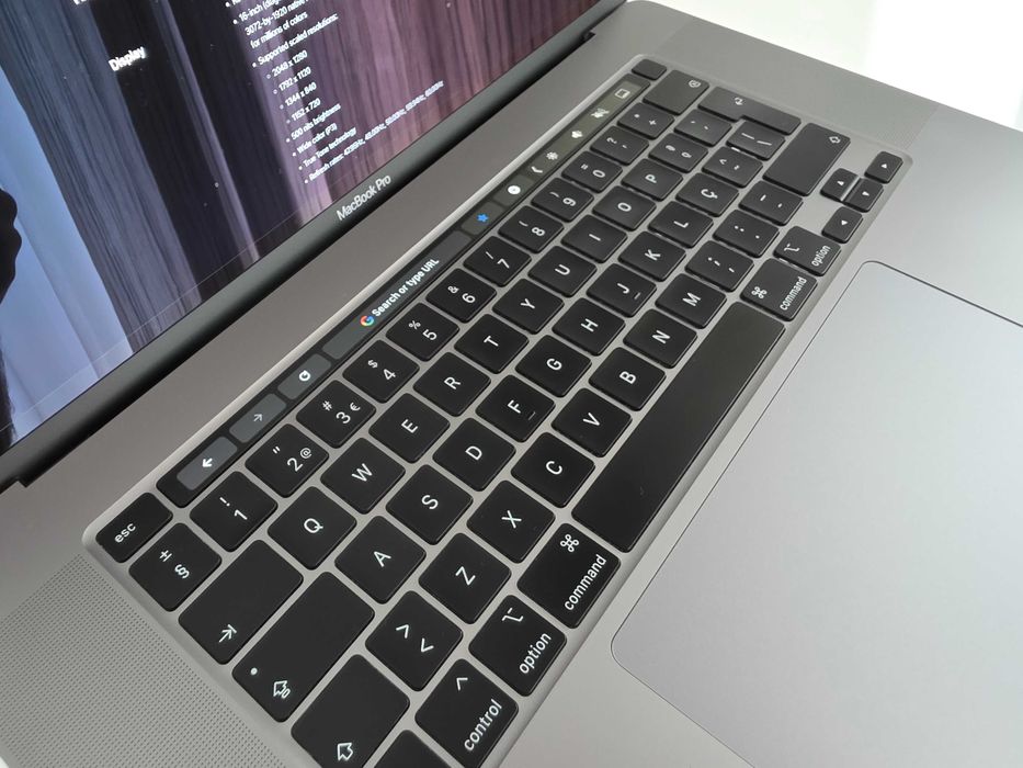 MacBook Pro 16" 2019 i9 16GB / 1TB (macOS Tahoe 26.2)