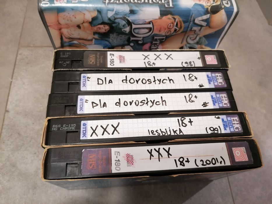 Kasety VHS (18+)z filmami.