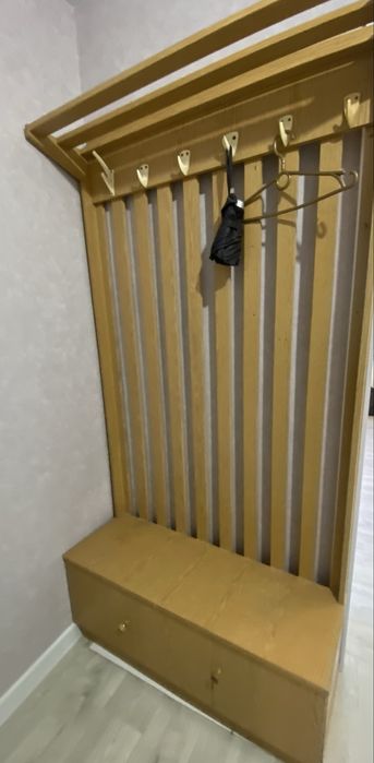 Вішалка в передпокій