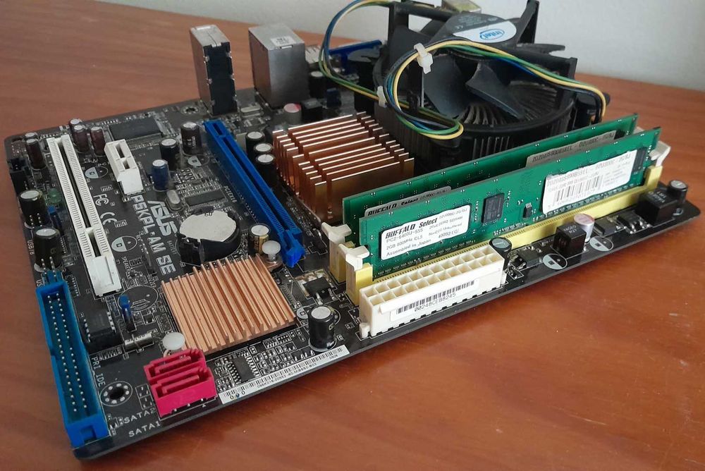 Conjunto Motherboard Asus P5KPL-AM Se + Cpu Intel Dual-Core e5400 + 4GB RAM  (c/ cabos, manuais e espelho)