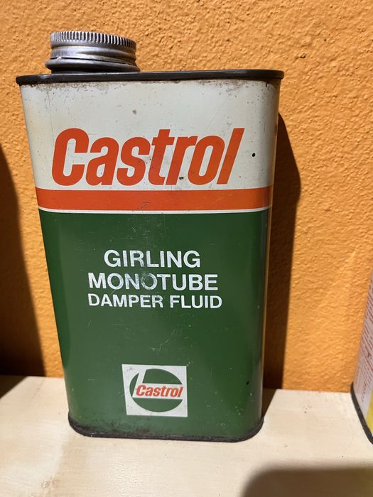 Latas de óleo antigas