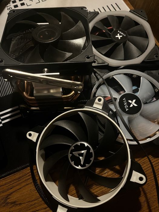 Продам кулер для процесора + 3 корпусні вентилятори