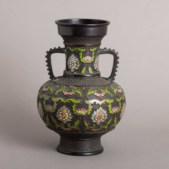 Jarra com Pormenores em Cloisonné
