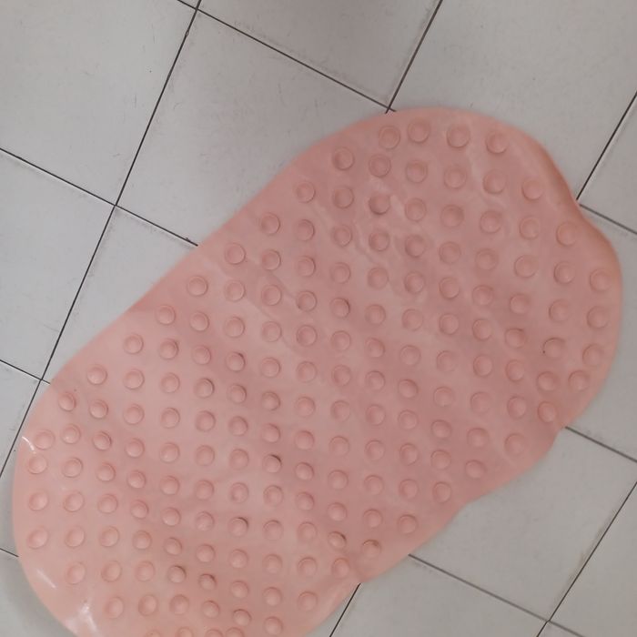 Tapete antiderrapante de casa de banho rosa