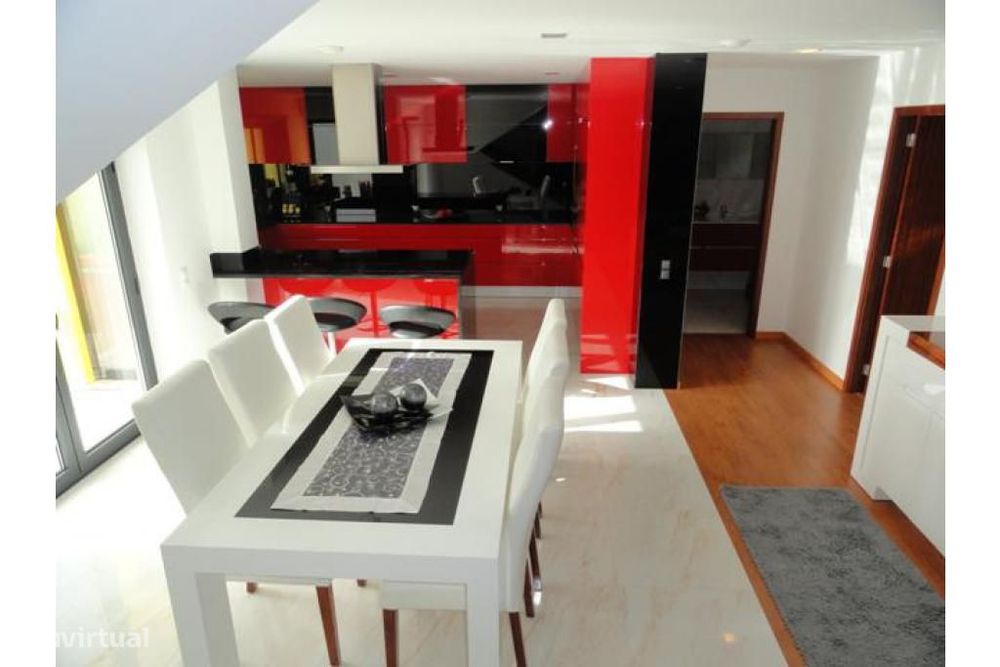 Moradia T4 com Piscina em Vila Nova de Anha