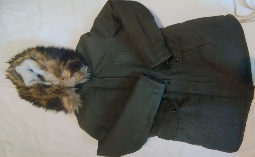 Продам женскую зимнюю курточку