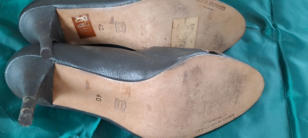 Sapatos castanhos Sacoor tam 40
Usados 1x