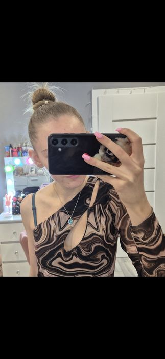 Sukienka na jedno ramię