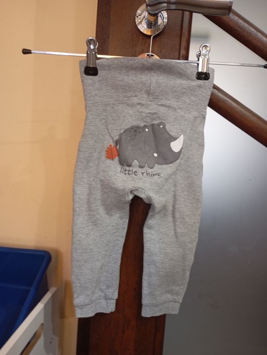 Spodnie dresowe dresy bawełniane elastyczne 74 80 Lupilu