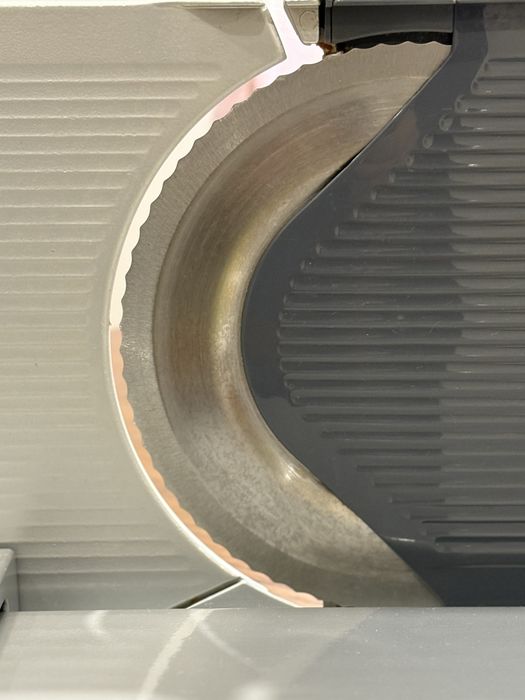 Máquina de fatiar doméstica com pouco uso