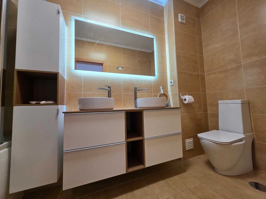 Apartamento T2 com Box e Varandas