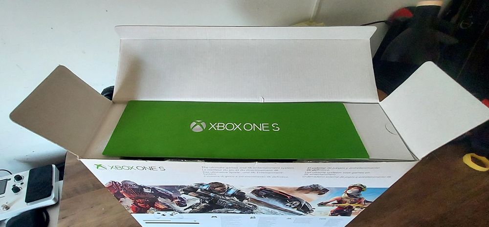 Consola XBOX One S 1TB + 17 jogos
