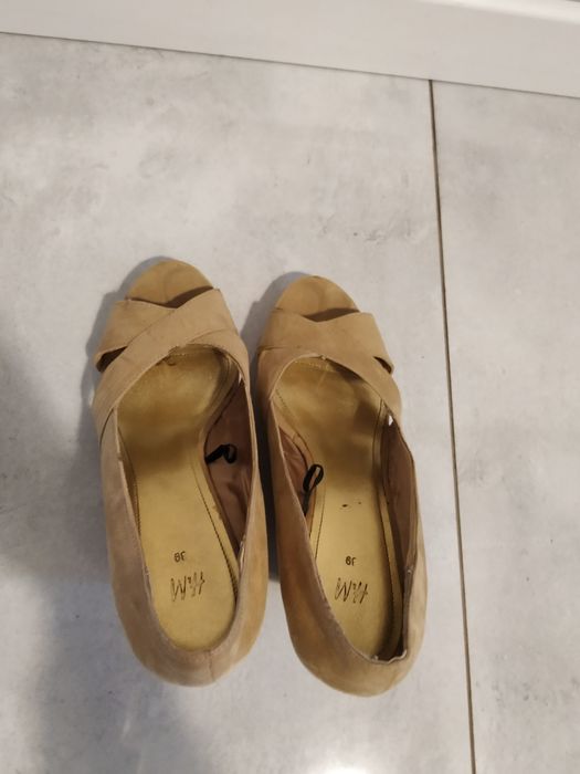 Sandałki na koturnie beżowe H&M 39