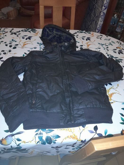 Kispo preto da Benneton com capuz removível  Tam S/M