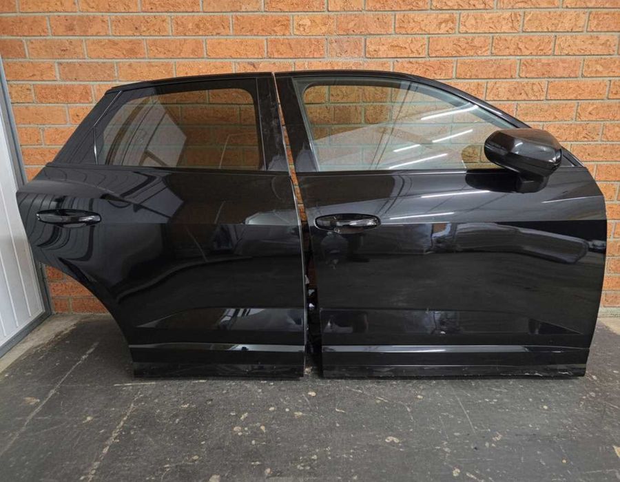 Двері Audi Q3 83F Sportback передні або задні праві ліві разборка