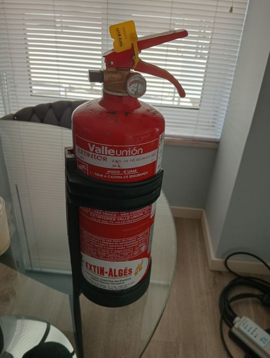 Vendo extintor com certificado TVDE