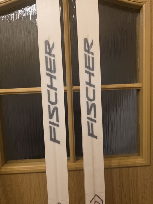 Dwie pary nart biegowych Fischer Crown Base 700Air Core