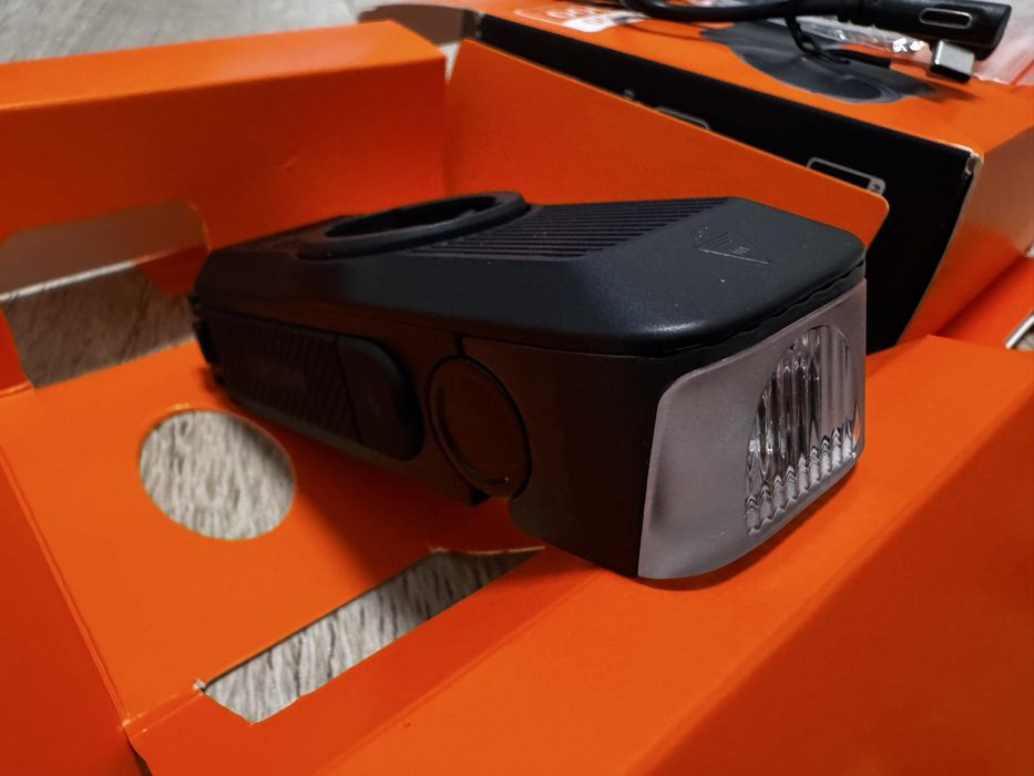 Lampka rowerowa Ravemen FR1000