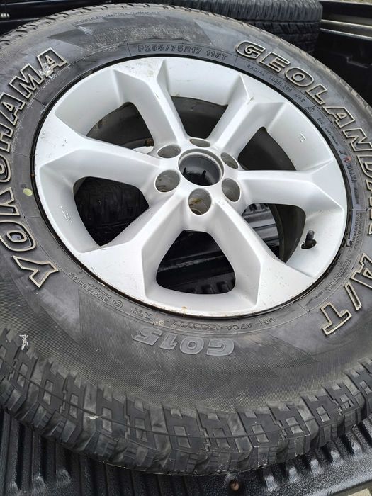 Yokohama Geolandar 255/75 R17 Navara D40