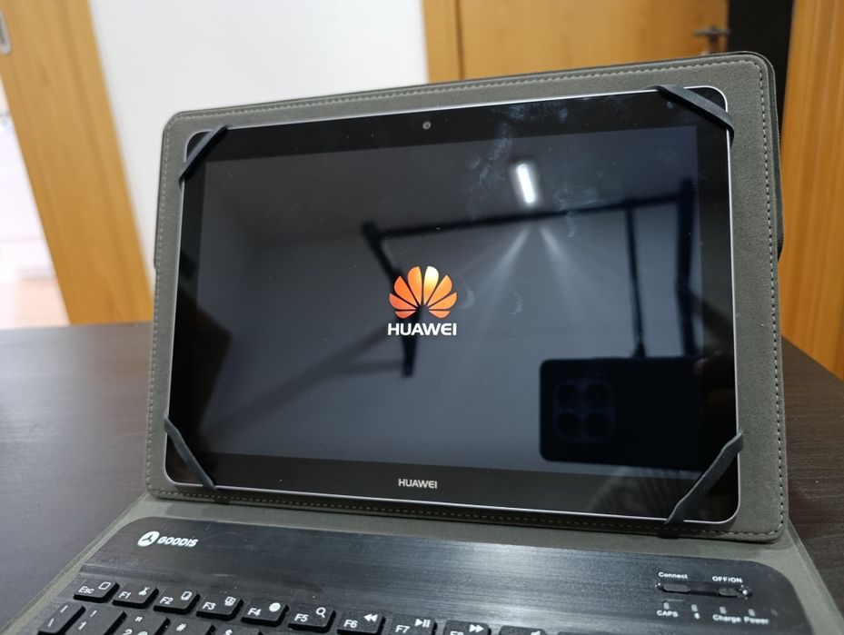 Tablet Huawei MediaPad T3 , com capa e teclado