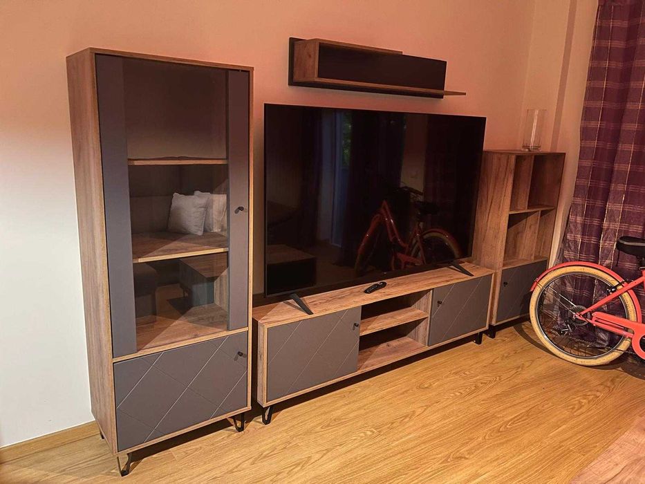Conjunto de sala (sofá + móveis)