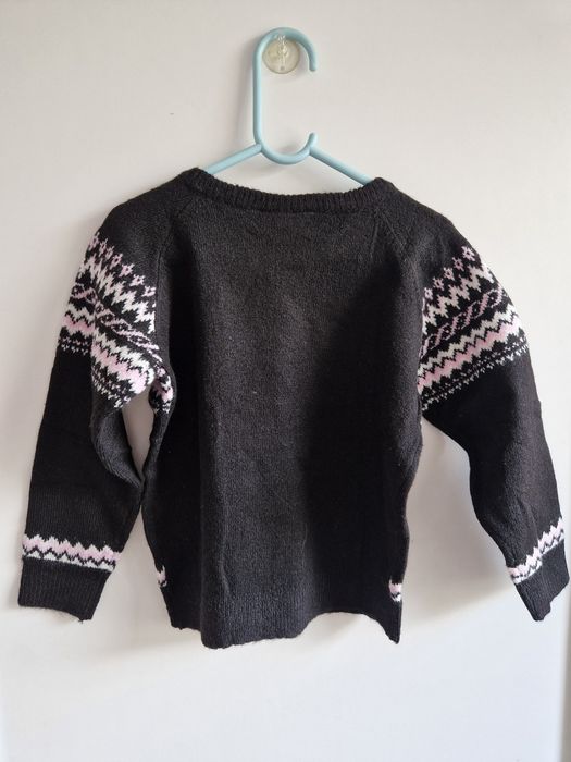 Czarny sweter dziecięcy z wzorkami