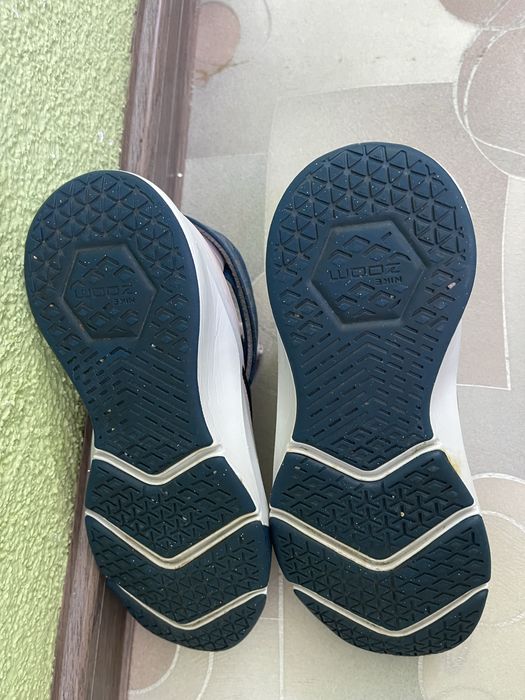 Кроссовки Nike женские