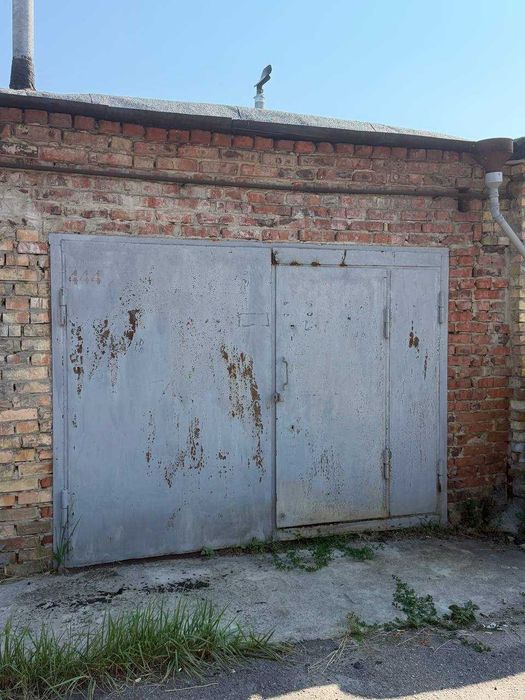 Гараж з підвалом. Кооператив Луч. Вишневе