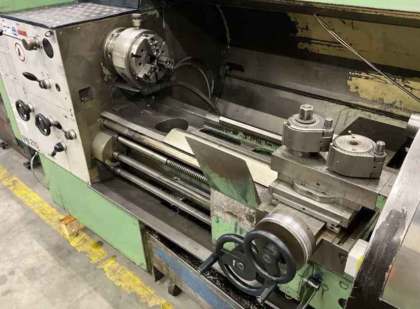 Torno Graziano com diversas ferramentas incluídas