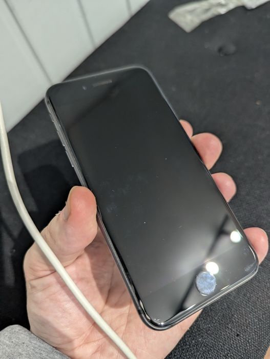 iPhone 8   64 gb  невер.