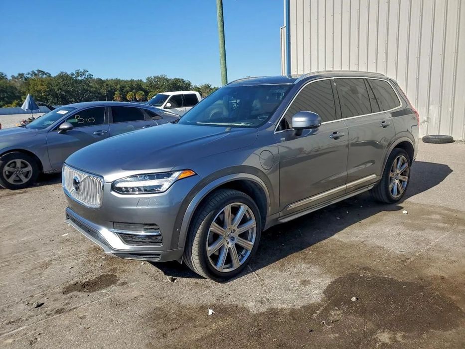 Volvo XC 90 Popularny Suv w drodze do Polski