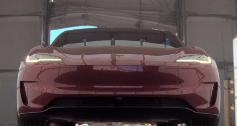 Tesla Model 3 Performance нового покоління Highland (2026 рік).