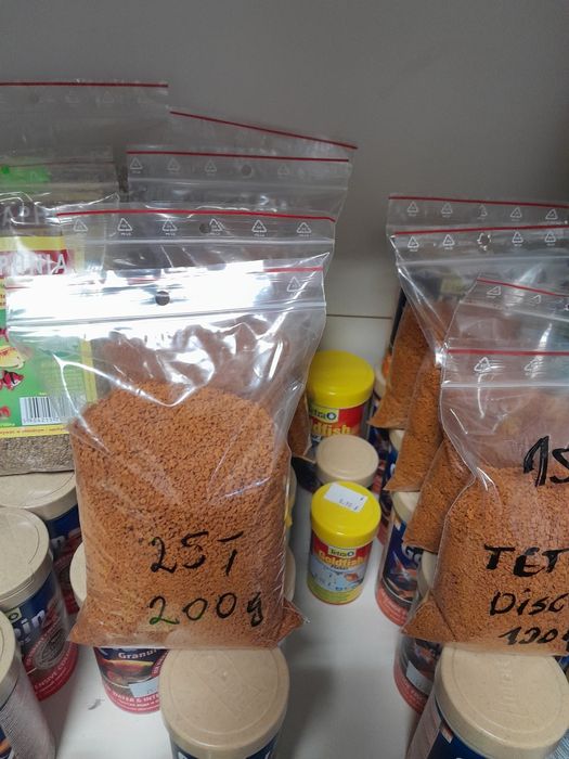 Tetra discus na wagę 200 g