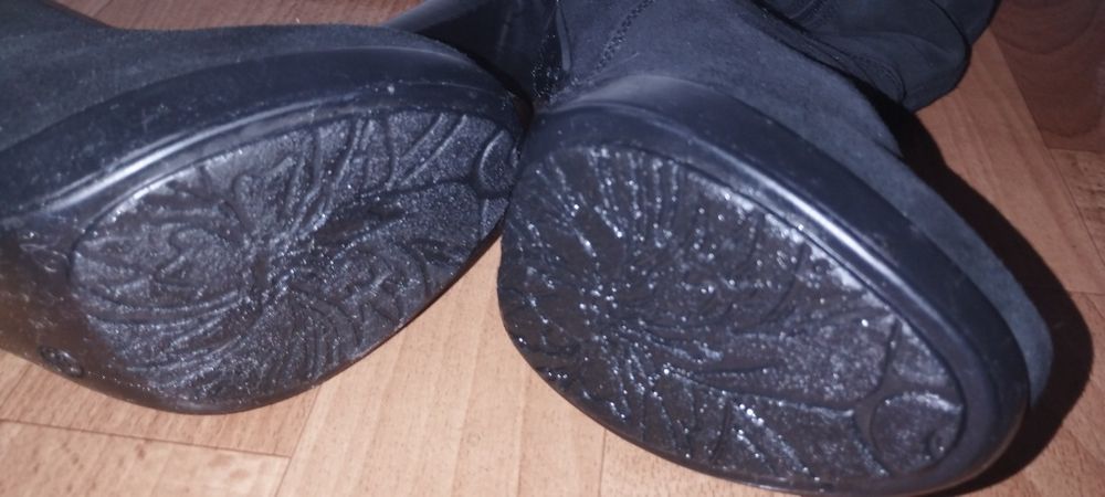 Женские замшевые сапоги